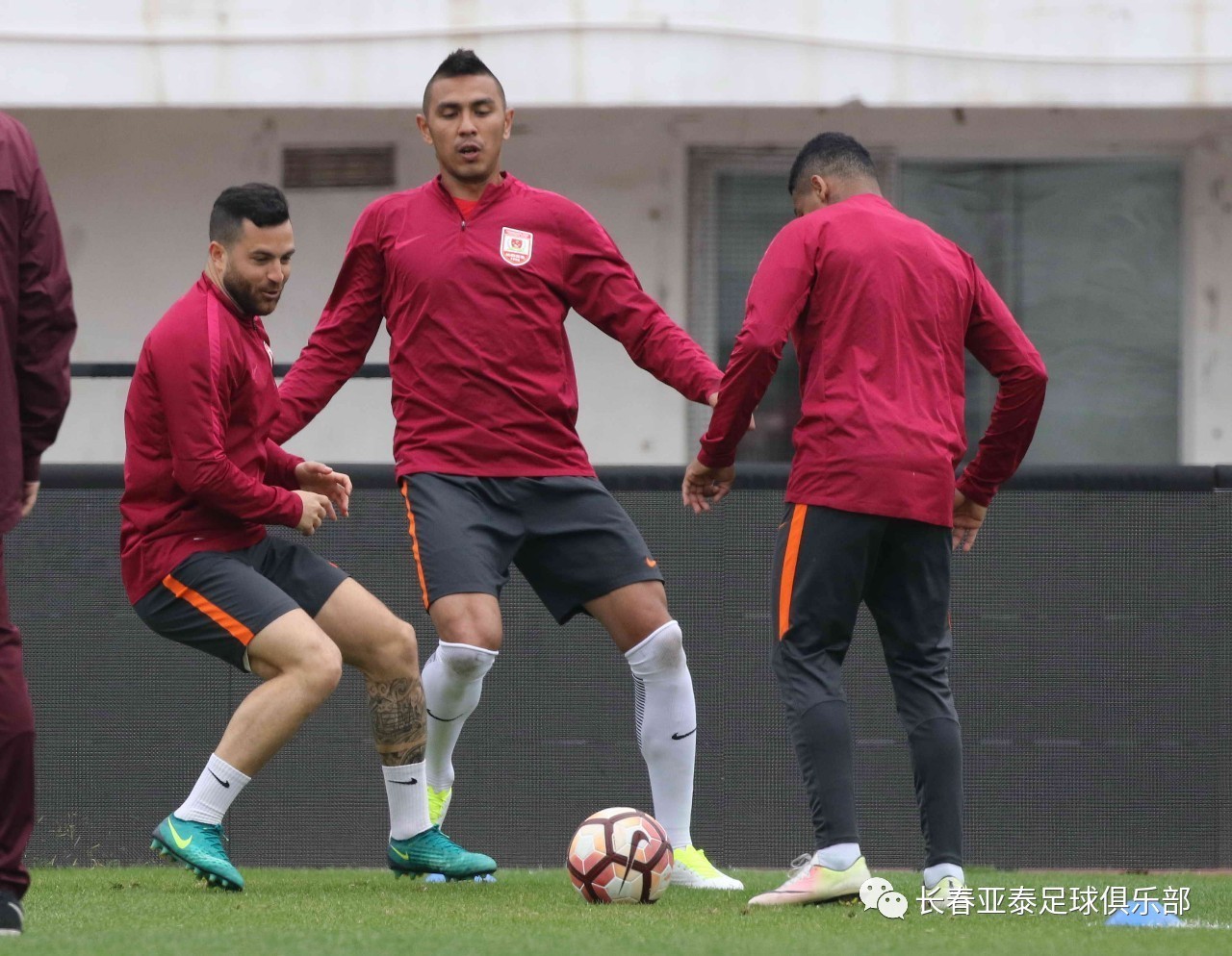 澳客官方登录入口-关于摩洛哥瓦赫达球迷现场助威，激发球队夺冠斗志的信息