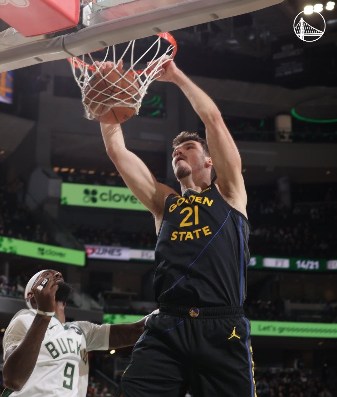 澳客平台-雄鹿遭逆转,再次不敌勇士,库里再度成为绝对核心的简单介绍