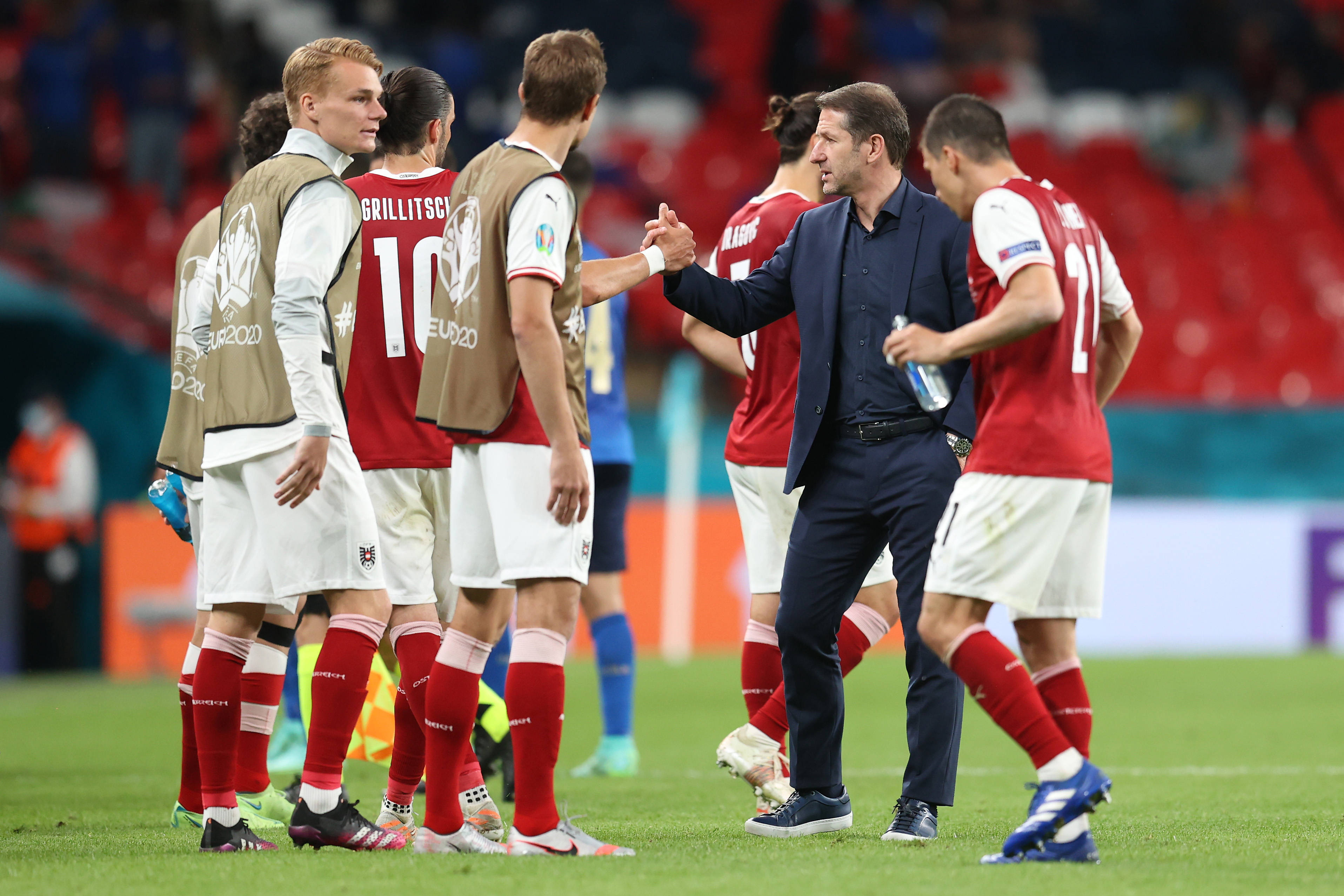 澳客下载-波兰主场告负,欧预赛风云不减