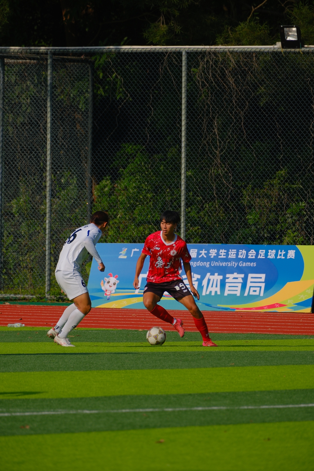 澳客电竞-广东队运动员在比赛中展现出优秀的技术