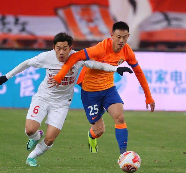 澳客登录入口-足球联赛独领风骚,球员拼搏奋进精神可嘉!的简单介绍