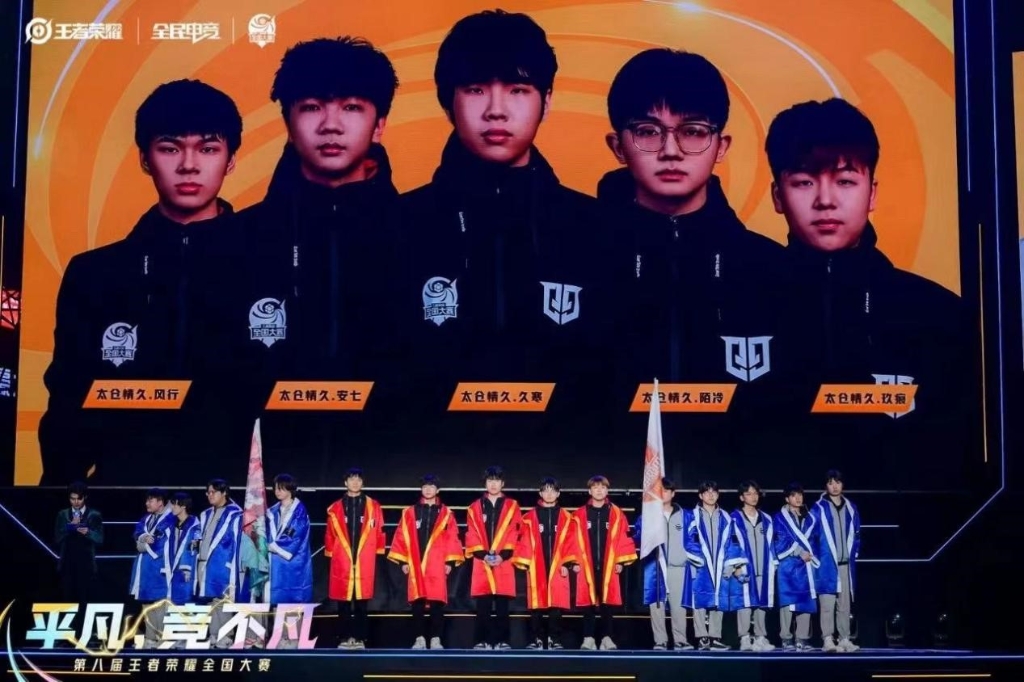 包含精彩对决即将上演,球队为荣誉努力备战的词条