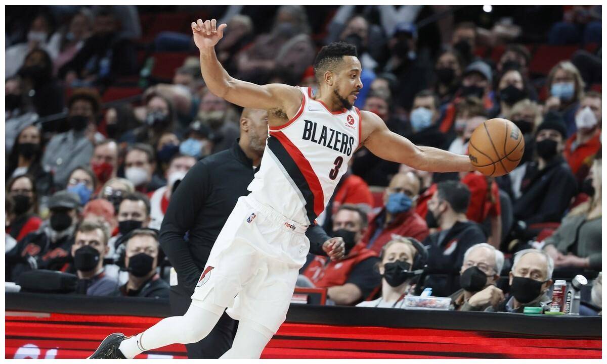 澳客官网登录网址-开拓者后卫利拉德四节分带队翻盘