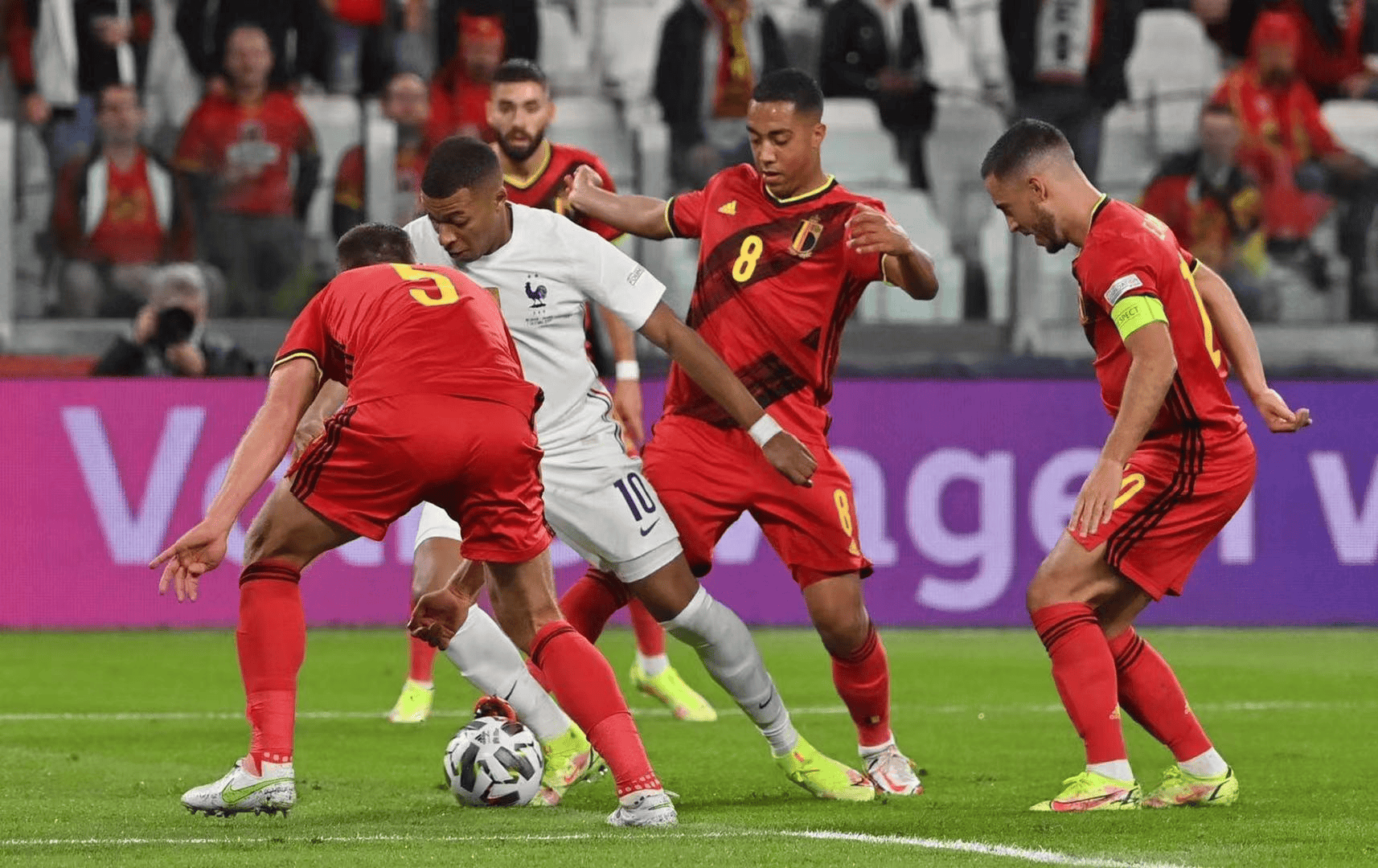 澳客地址-比利时国家队在场上表现出色,轻松击败对手的简单介绍