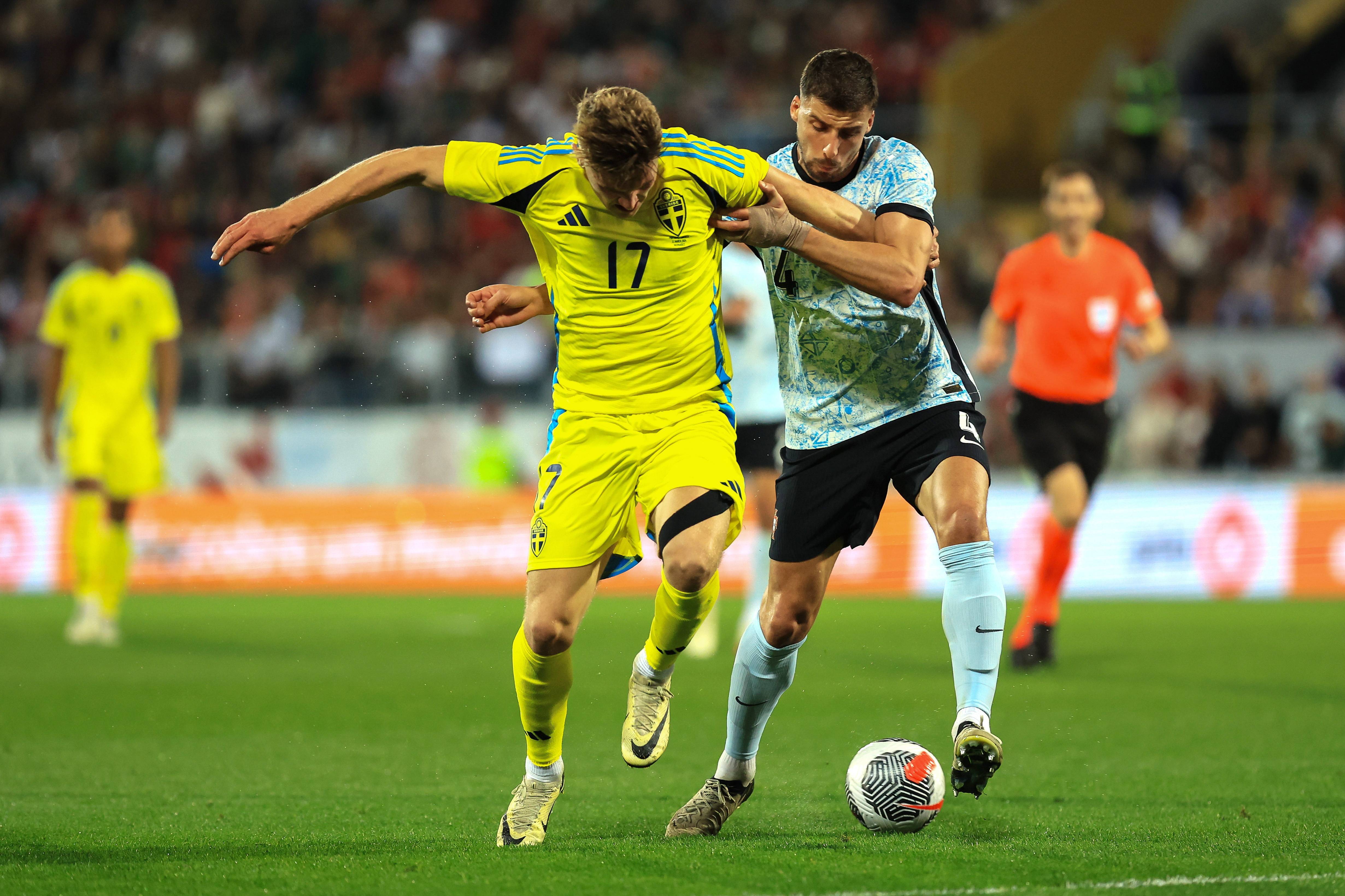 澳客官网入口-体育界热点:足球锦标赛火热进行,激情比拼的简单介绍